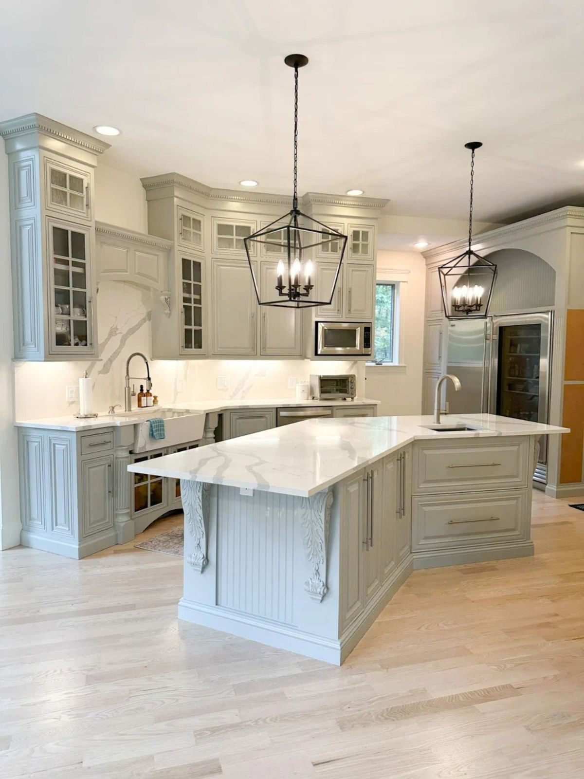 Traditional kitchen remodel with lantern chandeliers and marble island — Thornhill